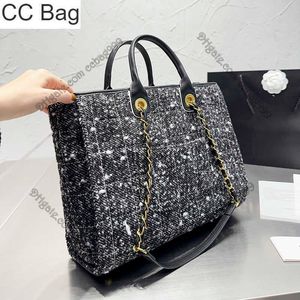 CC Bag 22S Luxury Jumbo Commuting Designer Beach Bag Badge Embroidery Letters Check Shoulder Shopping Totes Bags Lager Capacity Sport Outdoor Packs Classic Sacoche