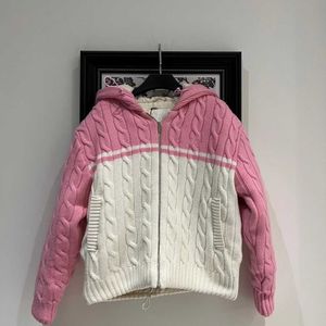 Sonbahar ve kış kadın retro moda tiky ceket, bükülme örgü stili çok şık, pembe hassas, hem sıcak hem de moda kısa değil.