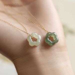 Colares com Pingente Vintage Natural Hetian Jade Colar Pingente Flor de Ameixa Luxo Oco Clavícula Corrente Acessórios de Moda Temperamento HKD230712