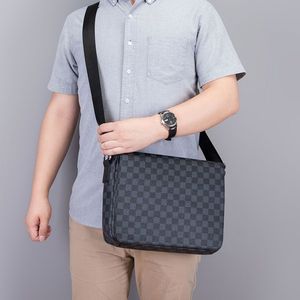 Men's high quality briefcase Messenger Bag Crossbody bag School satchel Shoulder bag Flip shoulder bag Everything casual travel plaid backpack Tote bag Underarm bag