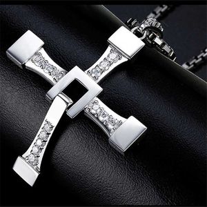 Hänghalsband snabbt och rasande tvärhalsband dominiska Toretto Cross Rhinestone Pendant Halsband Rostfritt stålhalsband för män HKD230712