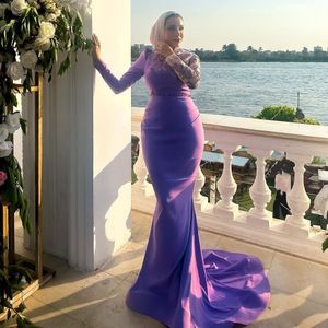 Lila marockanska Kaftan Aftonklänningar Pärlbälte Satin Formell Klänning Långärmad Höghalsad Arabisk Dubai Klänning för speciella tillfällen