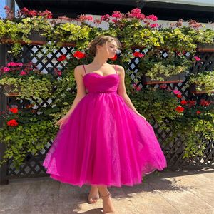 섹시한 핫 핑크 A 라인 이브닝 드레스 2023 스파게티 끈이없는 미디 길이 댄스 파티 드레스 등이없는 오간자 공식 칵테일 파티 가운 홀리데이 나이트 졸업 칵테일