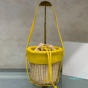 Vävd Bucket Bag Strå Vävd Axelväska String Cross Body Handväska Guld Hårdvara Brev Handväska Handväska Designer Väskor Virkad påse