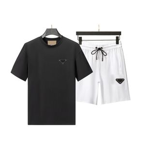 Mens Trailsuit Designer T Shirt ve Şort İki Parça Set Gündelik Jogger Sportswear Yaz Sweatershirts Sweatpants Tee Avrupa ve Amerikan Boyutları S-2XL