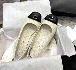 2023 ny dam designer kvinnor diamant gitter formella skor casual läder platta skor Mode kvinnor fyrkantigt huvud bekväma loafers