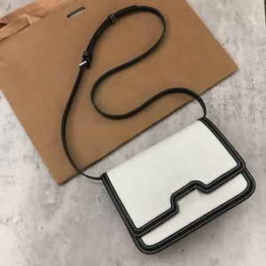 2023 Hochwertige Designer-Taschen Monogramm Verschluss und in gebräuntem körnigen Leder-Umhängetaschen Mini Women Crossbody Bag mit Schachtel gefertigt