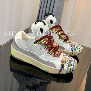 Pares por atacado Sapatos casuais para homens e mulheres com cadarço Couro curb verão ao ar livre respirável tênis de grife multicolor fundo grosso massagem treinadores de luxo