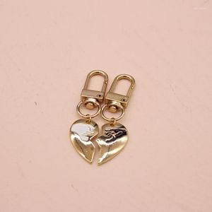 Keychains 2Pcs Metal Heart Hand Couple Keychain Trendy Unique Creative Valentine's Day Gift Key Ring For Friend Lovers Party Wedding K171