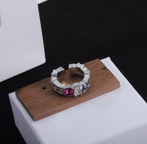 Hiphop Rock Band Rings 고급 디자이너 Crystal Silver Plated Brass 손가락 조절 가능한 링 남성 여성 사랑 매력 웨딩 용품