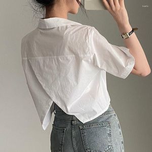 女性のブラウスニッチデザインセンススプリットバックバックレスハイウエストショート白シャツトップカジュアル Blusas Mujer De Moda 2023 夏ブラウス