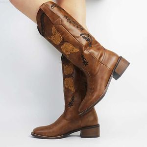 Buty West szyte kwiatowe dżinsowe buty damskie 2023 Butterfly haft haft retro łydki dżinsowe buty damskie L230712