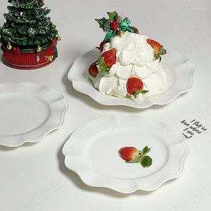 Piatti Piatto da pranzo in ceramica a rilievo minimalista francese Piatto da tavola per tè pomeridiano da dessert circolare con motivi bianchi classici europei