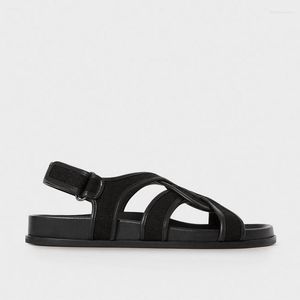 2024 Summer Sandals 886 진정한 가죽 여성 크로스 스트랩 청키 평평한 복고풍 검투사 해변 신발 여자