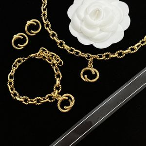 Retro Designer Classic Fried Dough Twists Thread Gold Necklace Bracelets Unisex Jewelry Retro Double Letter Earring Interlock Pendant Brass Bone Chain CGS1 --02