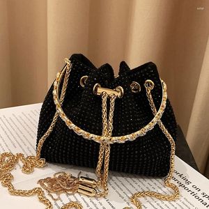 Kvällsväskor Trendig designerkedja Rhinestone Bucket Totes Handväska Portmonnäer Dam Shoulder Crossbody 2023 Clutchväska