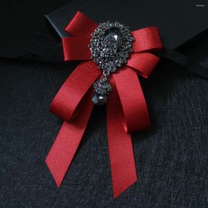 Fluga Brittisk slips Rhinestone Ribbon Handgjorda smycken Scenprestanda Värd fluga Herrbröllopstillbehör
