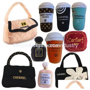 Hundespielzeug Chews Designs Fashion Hound Collection Einzigartige quietschende Parodie Plüschhunde Spielzeug Handtasche Tasse pro Flasche Leidenschaft für Dhnhu