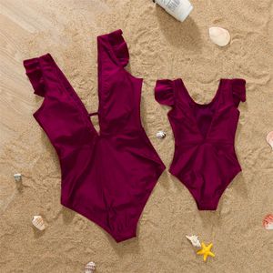 Abiti coordinati per la famiglia Scollo a V Madre Figlia Bikini Costumi da bagno Famiglia Set Ruffled Mamma e io Costumi da bagno abbinati Mamma Neonata Donna Abbigliamento da spiaggia Abbigliamento 230711