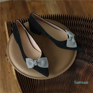 Scarpe eleganti Drestrive Décolleté da donna semplici Crystal Butterfly Knot Punta a punta Vera pelle Beige Tacchi bassi spessi Ufficio nero