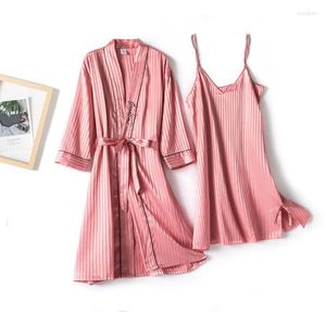 Sovkläder för kvinnor Broderi Satin Morgonrock Set Sexig Kimono klänning Rem Nattlig Sommar Mode Pyjamas Intim Pyjamas Kostymer 2 STK Morgonrock Klänning