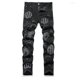 Jeans för män i punkstil Svart sliten lapp Modebroderi Smal midja Hip Hop Fritidsbyxor Trendkläder