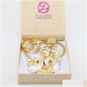 Conjuntos de joias Dubai banhado a ouro conjunto com caixa de presente moda feminina colar de cobre pulseira brincos anel para mulheres férias Dro Dhqua