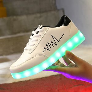 Kleid Schuhe 34-44 Männer LED Leuchtende Turnschuhe für Frauen USB Ladegerät Leuchtende Schuhe Kinder Freizeitschuhe Für Mädchen Jungen Gummisohlen Sandalen 230711