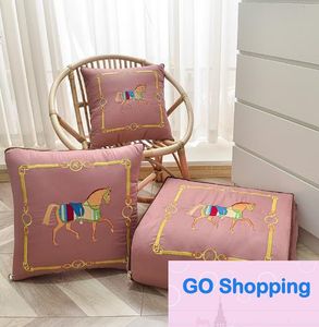 New Jet Embroidery Pillow Blanket Lunch Break Cushion Cover Piccola trapunta di qualità