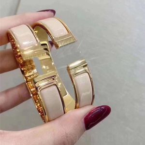Enamel Bracelet with Enamel Designer Braceletes for Lady Traveling Shopping Jewelry Stainless Steel Plated Gold Buckle Bangle Nice Looking ZB003 E23