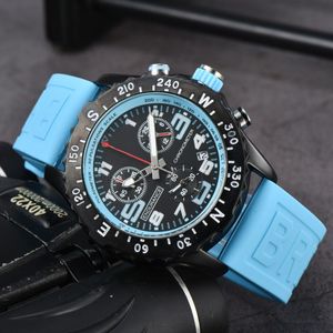 Topp Luxury Men's Watch Quartz Endurance Pro Avenger Chronograph 44mm Watches Flera färger Gummi Män klockor Glass Wristwatches Breitling 01