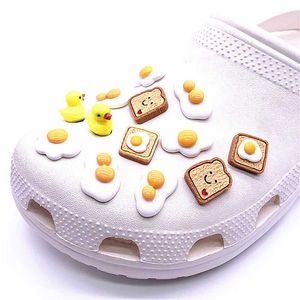目玉焼き樹脂の靴チャームカワイイリトルイエローダックシューズアクセサリーパンスライス装飾