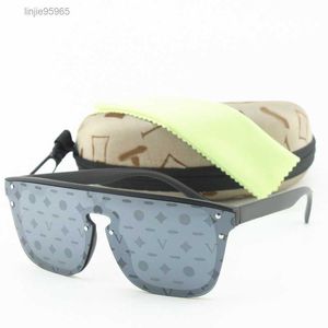 New Square Fashion Occhiali da sole per uomo Donna Cornice nera Specchio argento Fiore Lettera Lente Driving Brand Occhiali da sole Occhiali sportivi da esterno con scatola 147t8111111