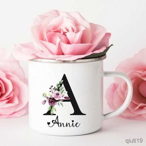 Кружки персонализированная кружка цветочная начальная чашка Custom Nametea Coffee Hot Chocolate Mug Bride Bride Bridemaid Day Gift для ее R230713
