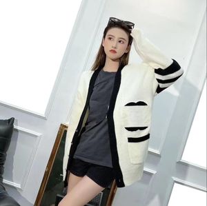 Parisisk designer mode kvinnor tröja högkvalitativ v-ringning ull c bokstav broderad knapp cardigan lyxig varm komfort