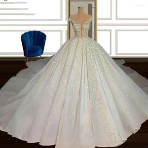 Bröllopsklänning lyxiga pärlklänningar med tåg från axel glitter klänningar ganska a-line dubai brudan anpassad made260c