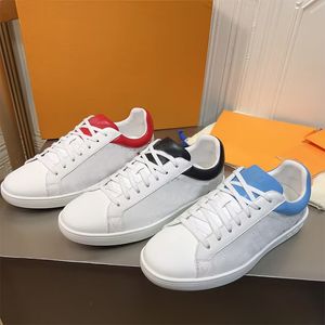 Lyxdesigner Sneaker Casual Shoes Mens Trainer White Grained Calf Leather Skate Shoe Prossed Letter Flower Runner Sneakers Storlek 38-45