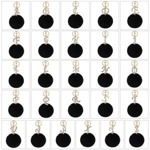 Keychains Fashion Letter Keychain Trendy Creative Black Fluff 26 Engelska Inledande diamanthandväsktillbehör för kvinnor238R