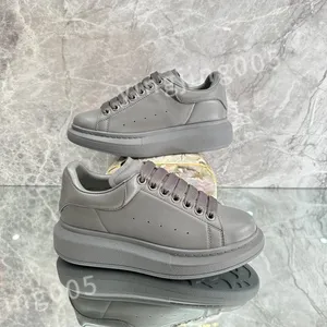 2023 Top Hot Casual Shoes Tênis Triple Sole Trainers Old Dad Shoe Black Crystal Bottom Men Womens Trendy and Fashion Superior sapato xsd221102