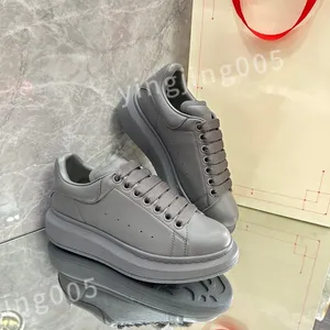 Top Hot Casual Shoes Triple Sole Trainers Old Dad Shoe Sneaker Black Crystal Bottom Men Womens Trendy and Fashionable Superior Shoe XSD221102