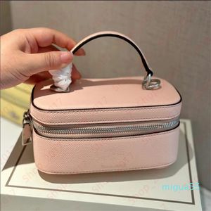 Yastık Toybu Omuz Çantası Kadın Debriyaj Çantaları Tasarımcı Tren Kutusu Kozmetik Çanta Donanım Snap Kapatma Crossbody Crossbody Canse Flep Letters Haberci Çanta Çanta