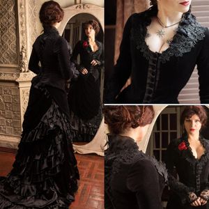 Gotik Viktorya Siyah Gelinlik Kadife Uzun Kollu Katmanlar Etek Uzun Vintage Gelin Gowns Dantel Aplikler Korse Kış Bustle279E