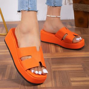 2024 Sandaler kilar Fashion Platform Shoes Solid Color Sandalias Open Toe Sandaler Bekväma nonslip Summer Footwear Womens Slippers 230712