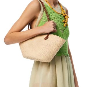 Borsa tote di design con cesto di verdure borsa intrecciata in paglia borsa tote con toppa in rilievo intrecciata a mano borsa per la spesa borsa a tracolla misura