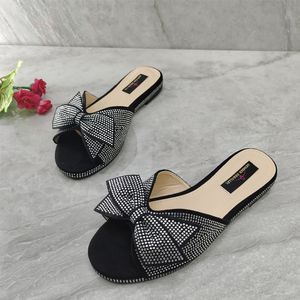 Sandaler Trendiga färgglada bilder för kvinnor Klassiska design Sandaler Italiensk stil Lady Shoes Low Heel Summer Mules Comfy Sandals 230713