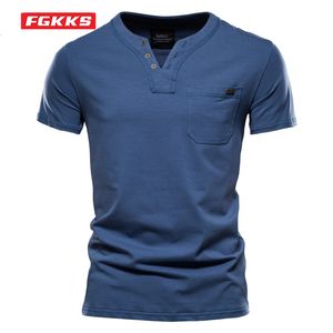 Men's T-Shirts FGKKS Summer Men Cotton T Shirt Solid Color Pocket Design V-Neck Button Tops Man Casual Classic Brand Short Sleeve T-Shirt Male 230712