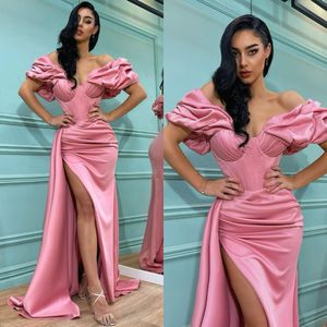 Fashion Pink Prom Dresses Ruffle Off Shoulder aftonchvällar Glänningar Valt slits formella röda mattor Lång speciell tillfälle Party Dress