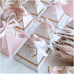 Prezent Wrap Europe Triangar Piramid Style Candy Box Wedding Favors Party Dostawy papierowych pudełka z kartą z podziękowaniami T200115 Drop dh2zu