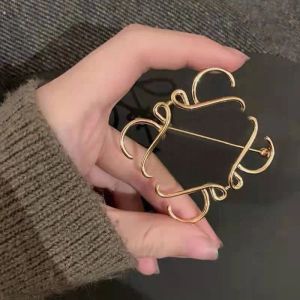 Women Geometric Brooches Designer Dress Jewelry Gold Silver anagram Brooch Pin Hollow Out Broche Mens Breastpins Suit Luxury Pins