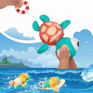 Sand Play Water Fun Pull String Baby Bath Toy Go Sea Turtle Cute Surfing Swimming Beaver Windup Clockwork Bathtub Inget batteri behövs för småbarn 230714